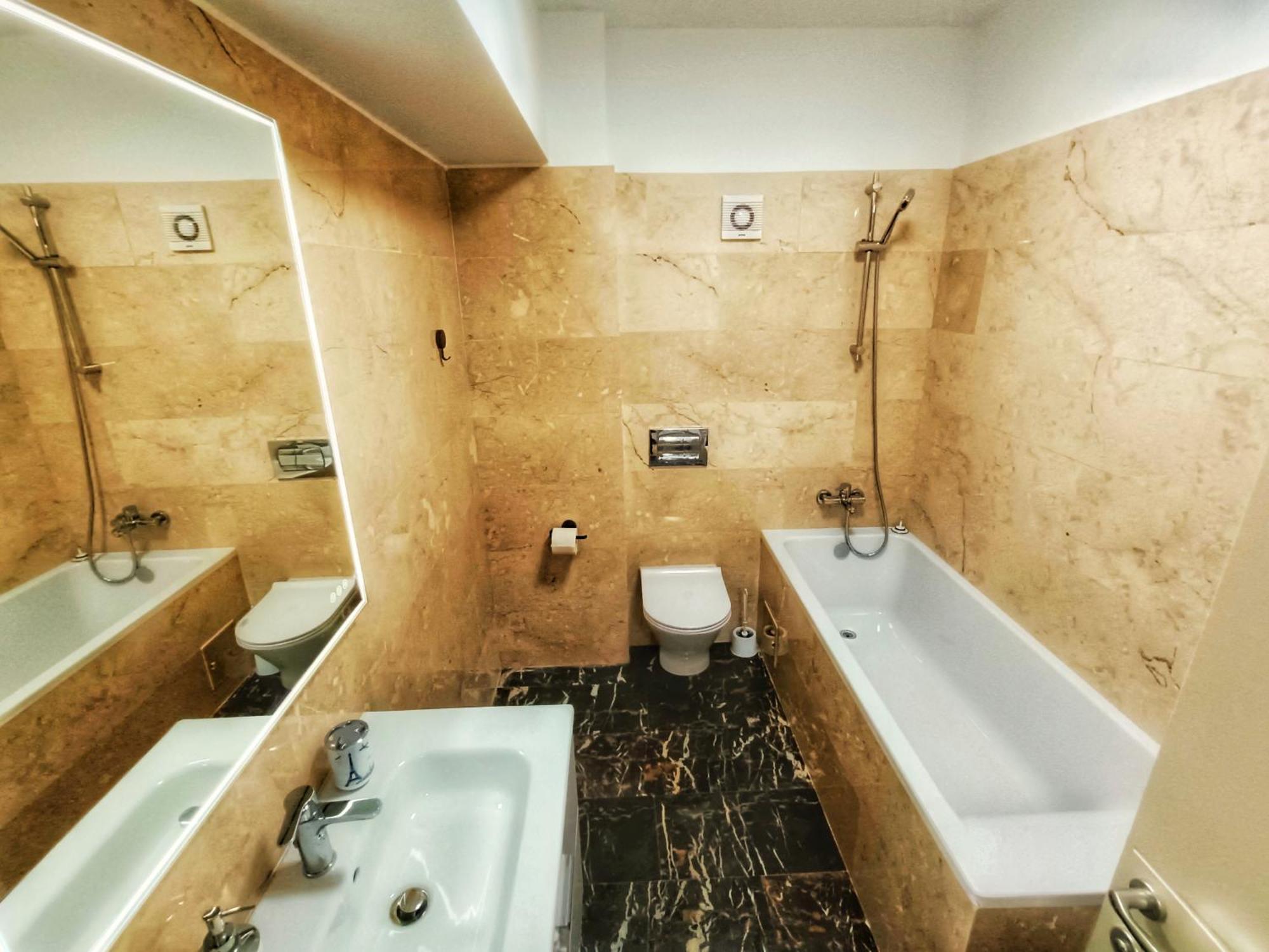 Super Apartments Near Airport With Shop & Free Parking Iasi Ngoại thất bức ảnh