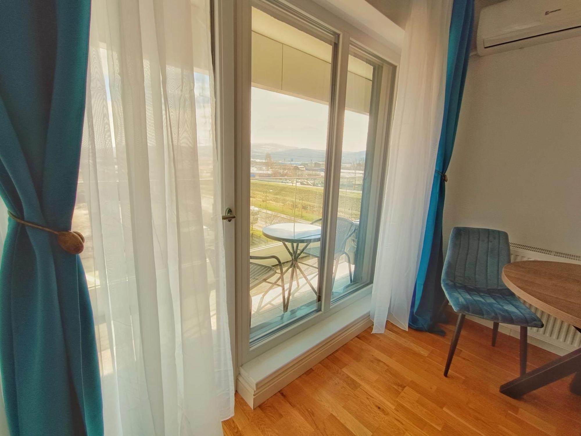 Super Apartments Near Airport With Shop & Free Parking Iasi Ngoại thất bức ảnh
