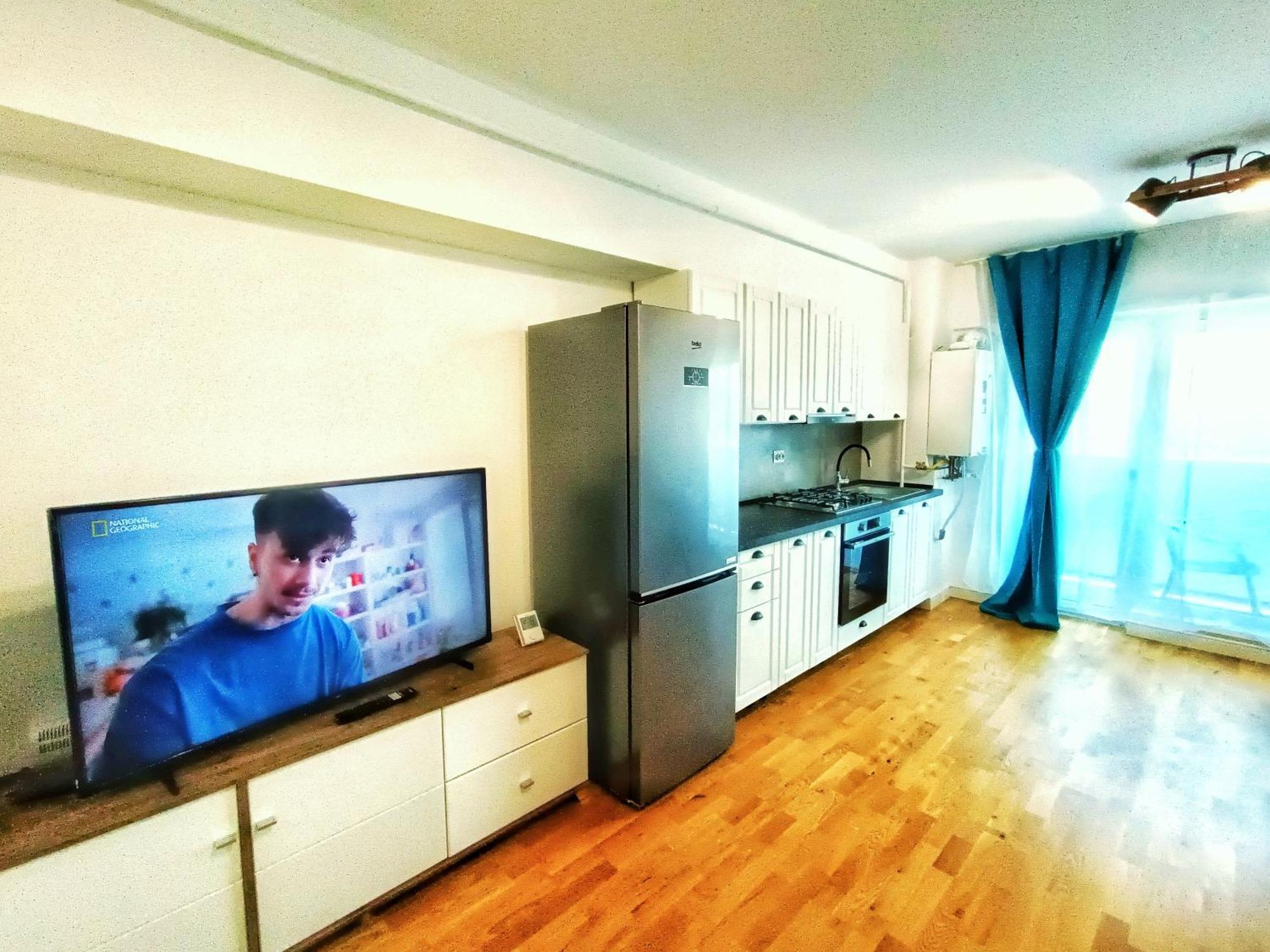 Super Apartments Near Airport With Shop & Free Parking Iasi Ngoại thất bức ảnh