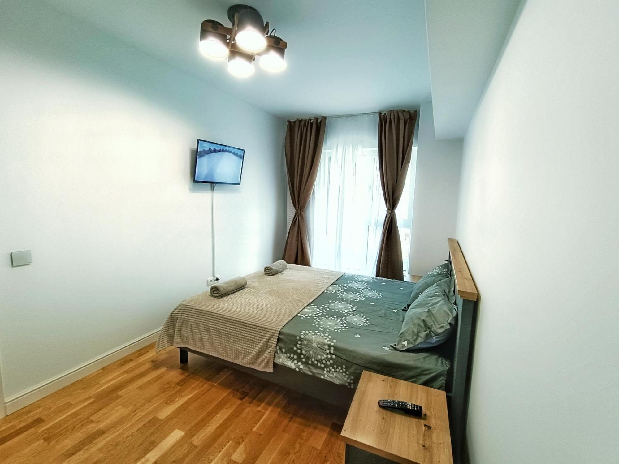 Super Apartments Near Airport With Shop & Free Parking Iasi Ngoại thất bức ảnh